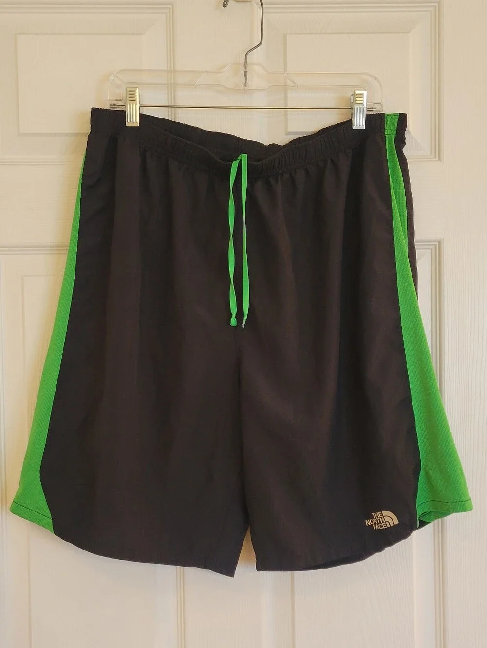 The North Face Men’s Black & Green Athletic Shorts